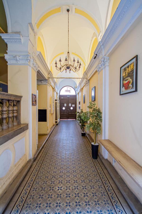 Urania Apartment *